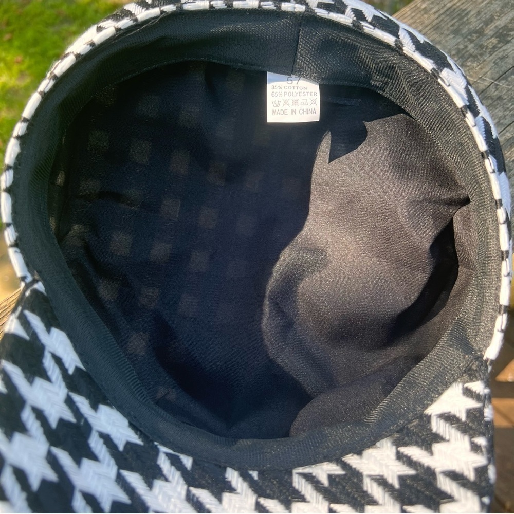 Houndstooth cabbie style hat - Picture 8 of 9